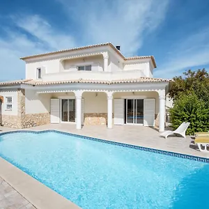 https://casa-das-romanzeiras.hotelaalgarve.com