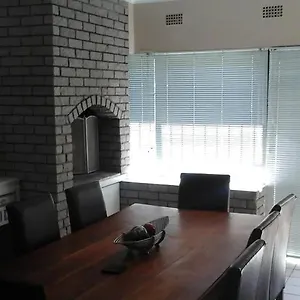 Holiday home Shalom House, Bloubergstrand